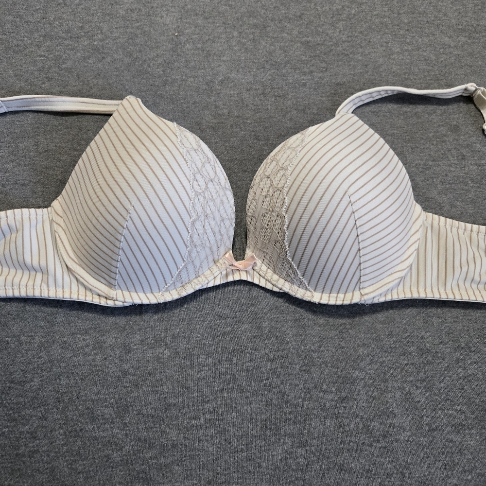 Cacique Boost Plunge Bra 32D Beige Striped Lace Bow